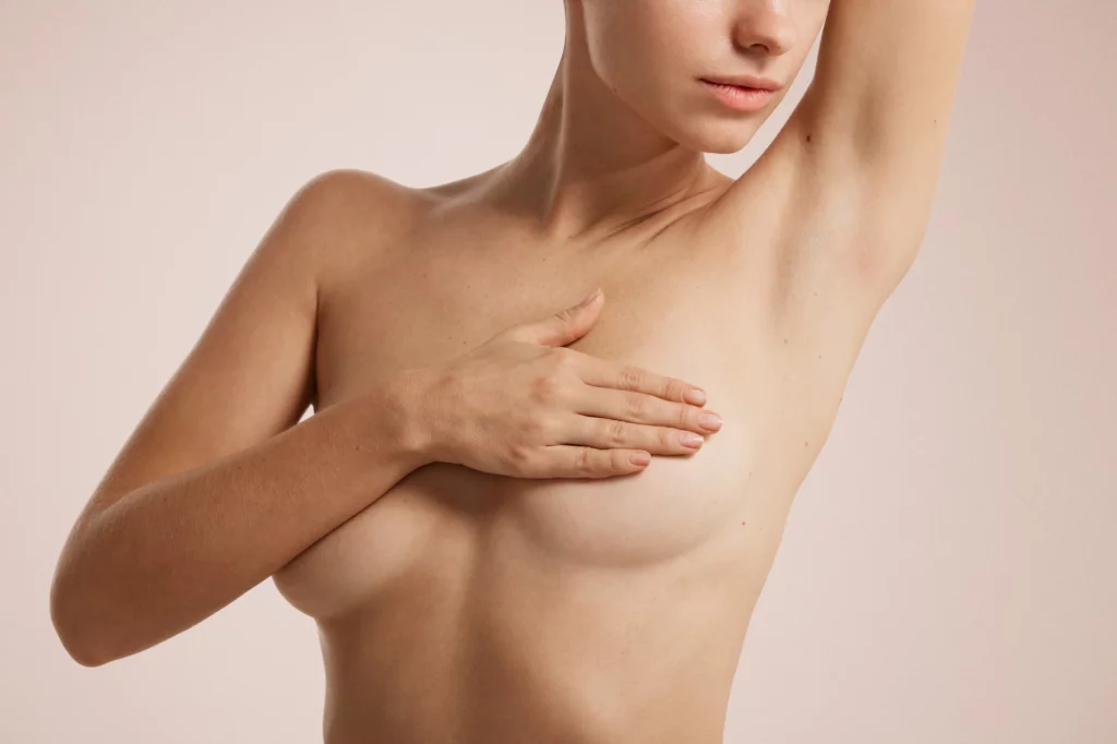 cicatriz de aumento de senos mejorada con láser urgotouch